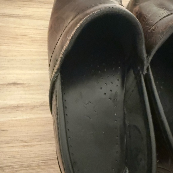 Dansko Professional Women's Clogs Brown Leather Tooled Embossed Stapled Size 38 - Picture 7 of 10